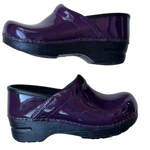 Dansko purple patent leather clogs European size 32 (US size 1 girls)